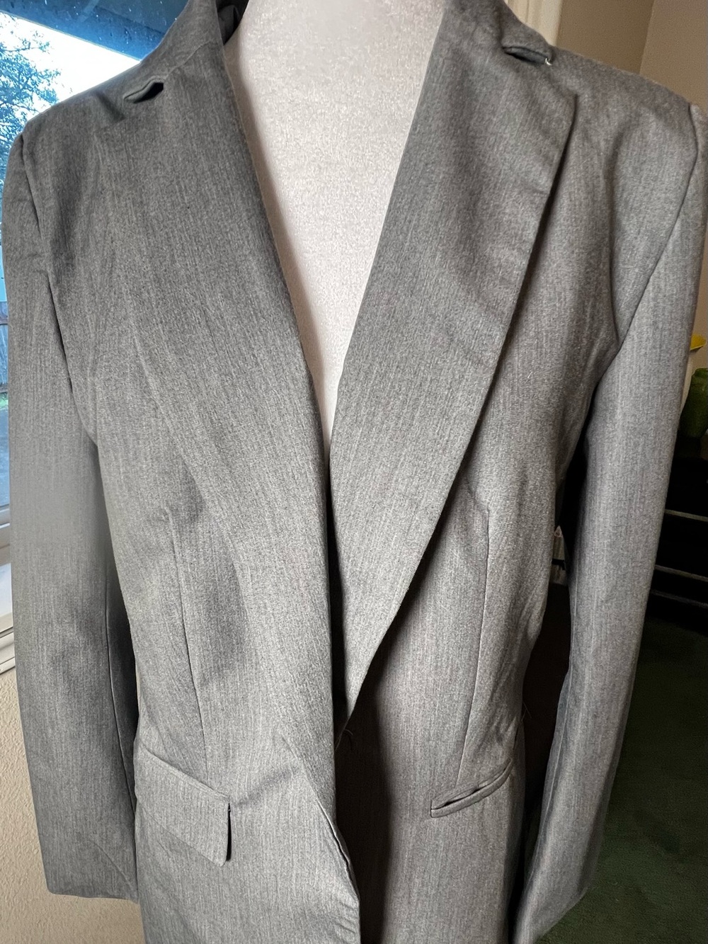 Tailored Gray Women's Blazer - Sleek Single-Breasted Jacket